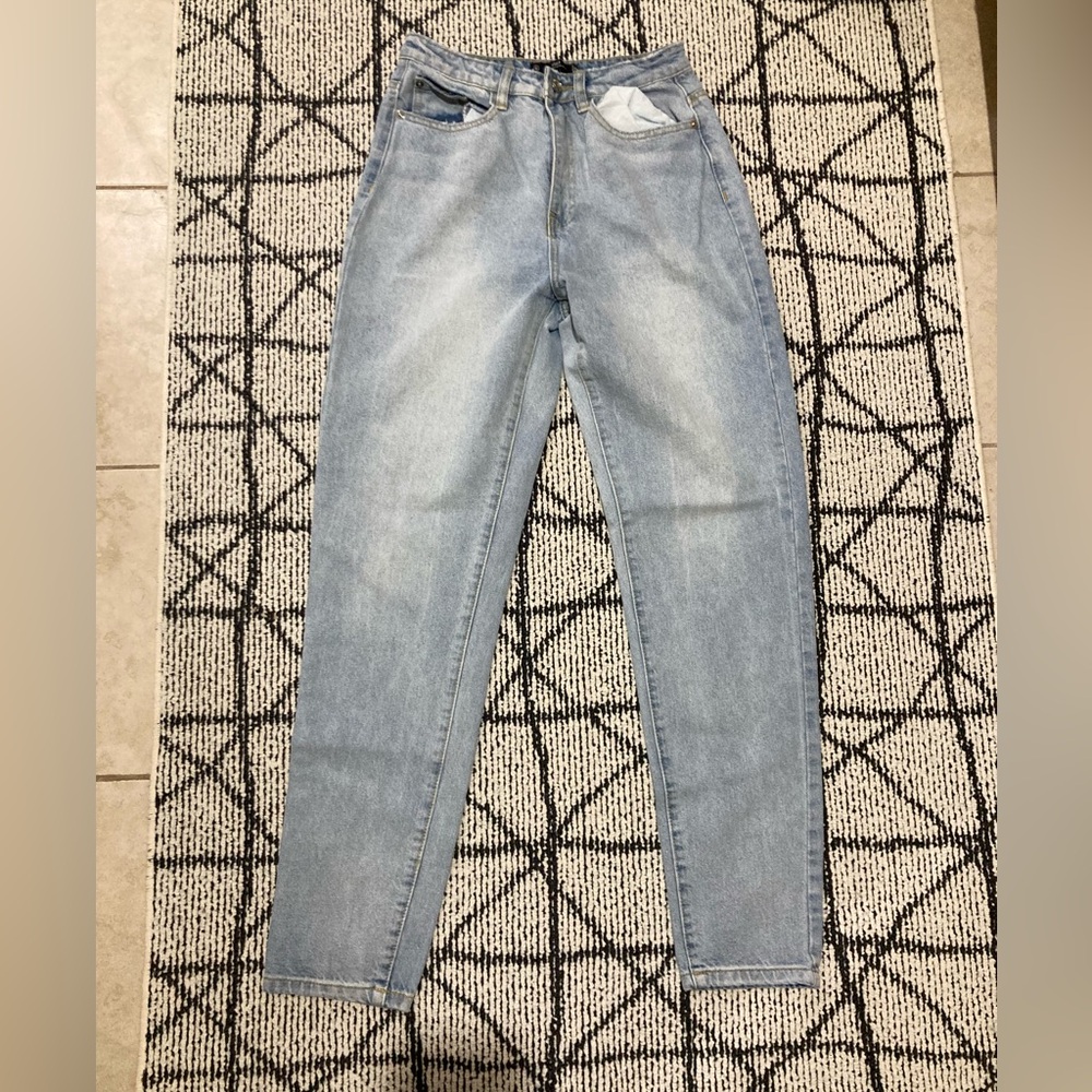 Riot HIGH RISE MOM JEANS from missguided *size 6L*